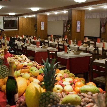 Hotel Ski Club I Cavalieri Rta 塞斯特雷 外观 照片