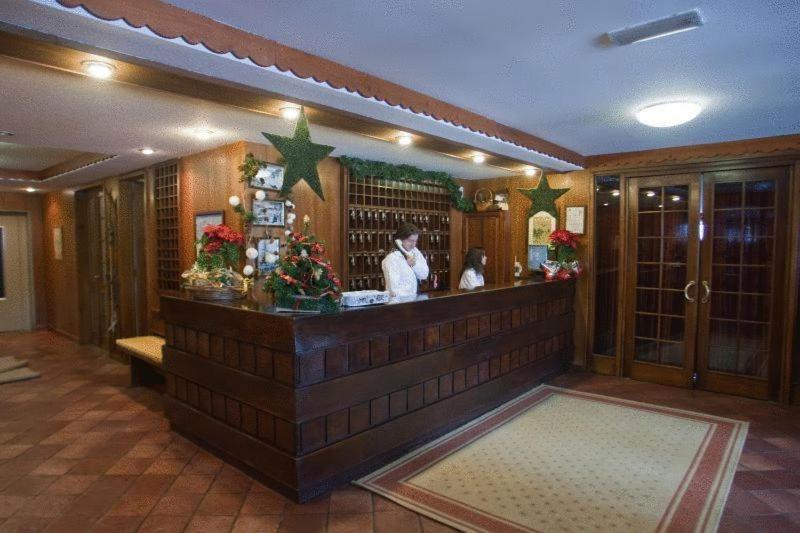 Hotel Ski Club I Cavalieri Rta 塞斯特雷 外观 照片