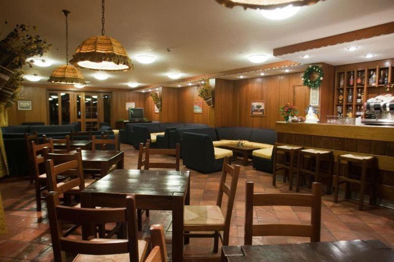 Hotel Ski Club I Cavalieri Rta 塞斯特雷 外观 照片